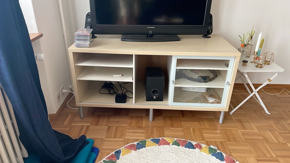 Ikea TV Möbel: Regal mit TV-Halterung und Fächern – Gebraucht aus Zürich von saynoman