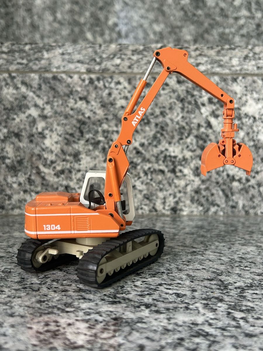 Conrad Modellbausätze & Standmodelle: Atlas 1304, 1:50 , Conrad – Gebraucht aus Horw von Tigercat635 1