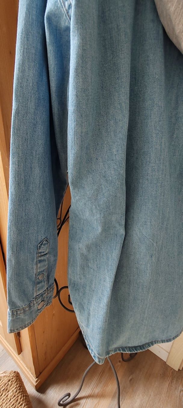 H&M Giacche: Jeansblusen-Jacke mit Kapuze – Usato da Egnach venduto da bgdo26 3