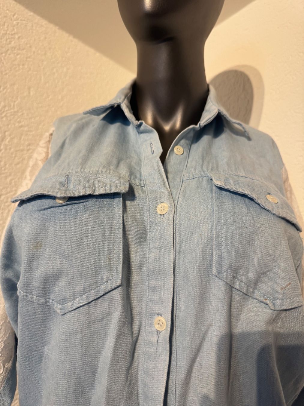 Camicette: Damen Bluse Jeansbluse mit eleganter Spitze Hellblau Gr. S – Usato da Frenkendorf venduto da Style365 3