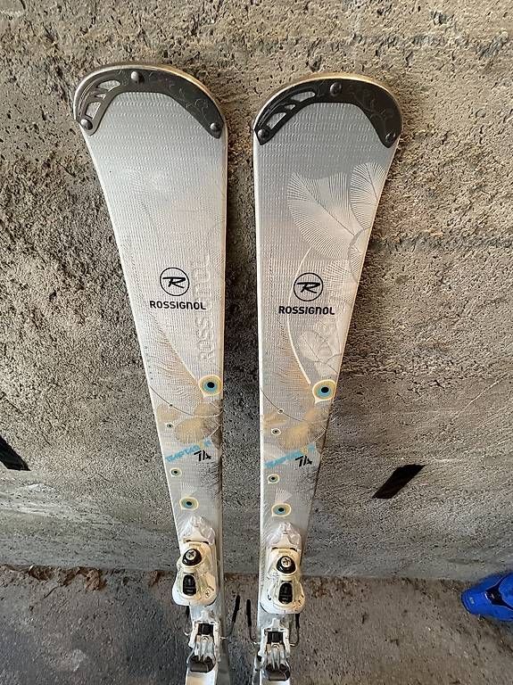 Skis: Chaussure gants lunettes  – D'occasion à fribourg par gsmv