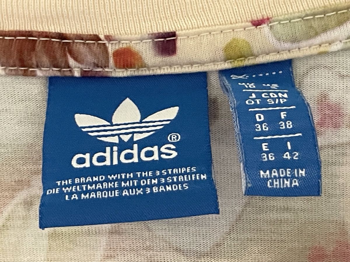 Adidas T-Shirts: T-shirt Adidas fleuri, taille S/36 – Neu (gemäss Beschreibung) aus Vuadens von Nina11 3