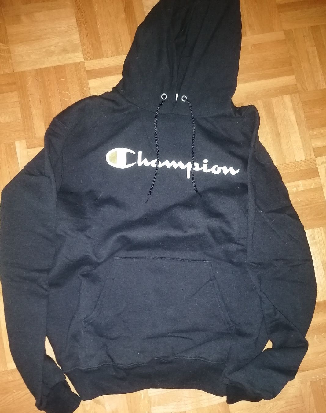 Champion Lotti di vestiti: Lot de 4 sweats à capuche taille M – Usato da Ecublens VD venduto da Loic_LivresEtLettres 5