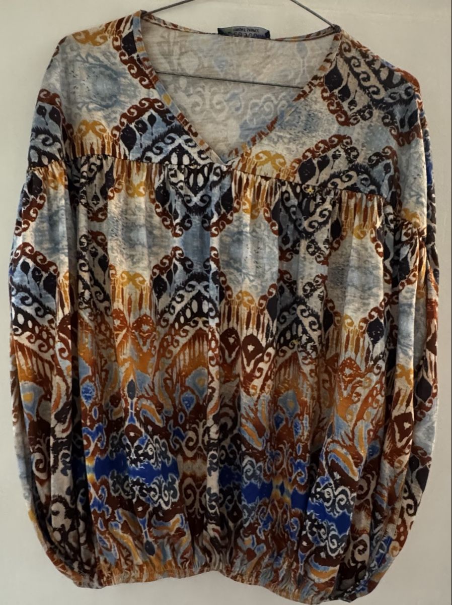 Top: Ethnic Print V-Neck Long Sleeve Top  – Nuovo (secondo la descrizione) da Mühlethurnen venduto da ona_lyh6