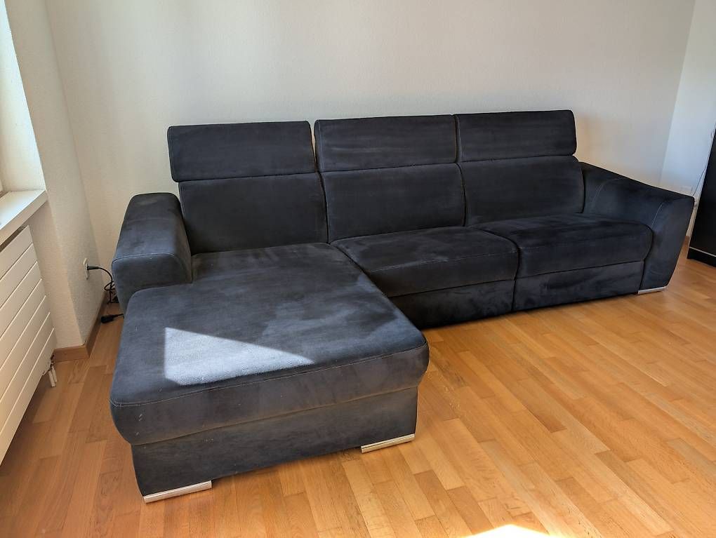 Sofas: Elektrisches Ecksofa  schwarz  verstellbar  Top Zustand – Gebraucht aus Oetwil an der Limmat von martigni
