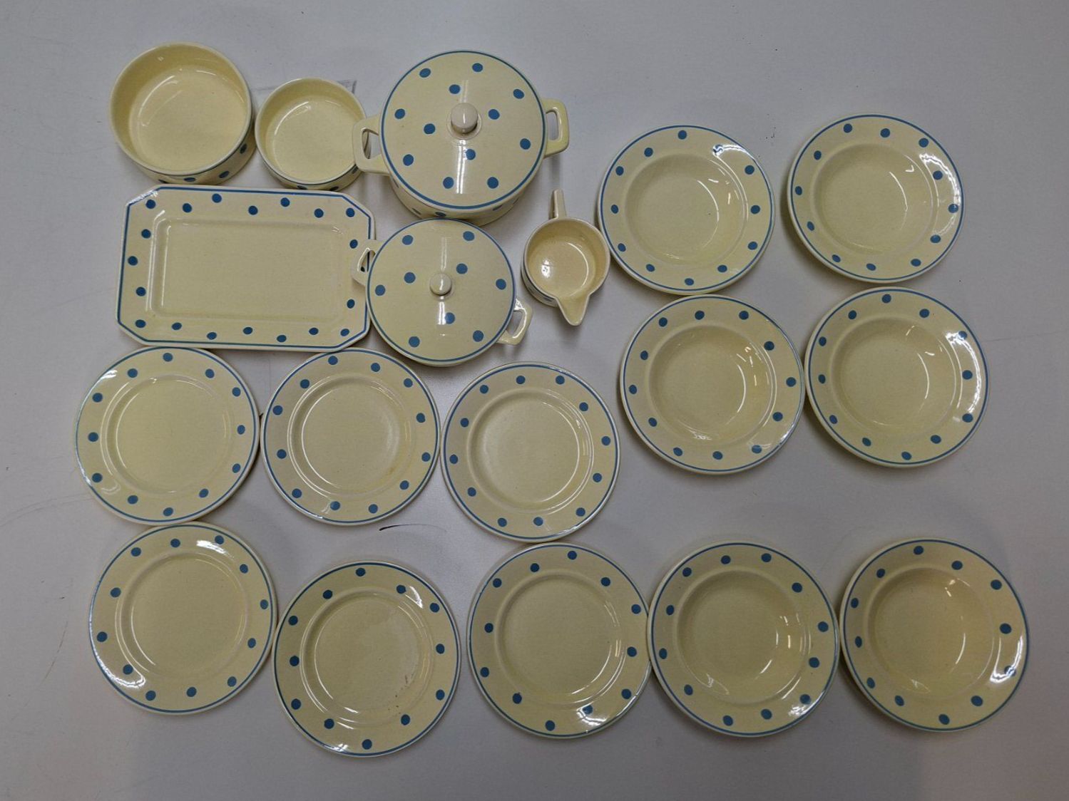 Giocattoli: Vintage Keramik Puppengeschirr Wächtersbach – Usato da Wettingen venduto da Wendemarket