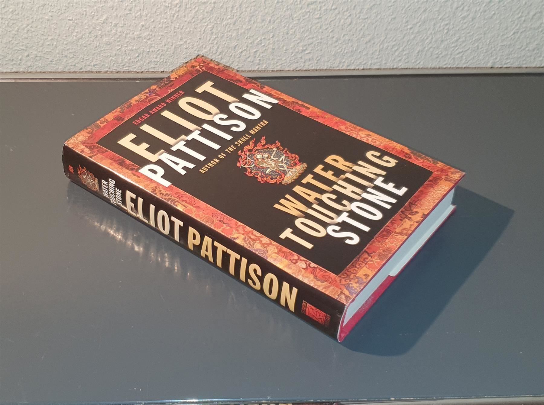Libri: Water Touching Stone von Eliot Pattison – Usato da Dübendorf venduto da Povo 2