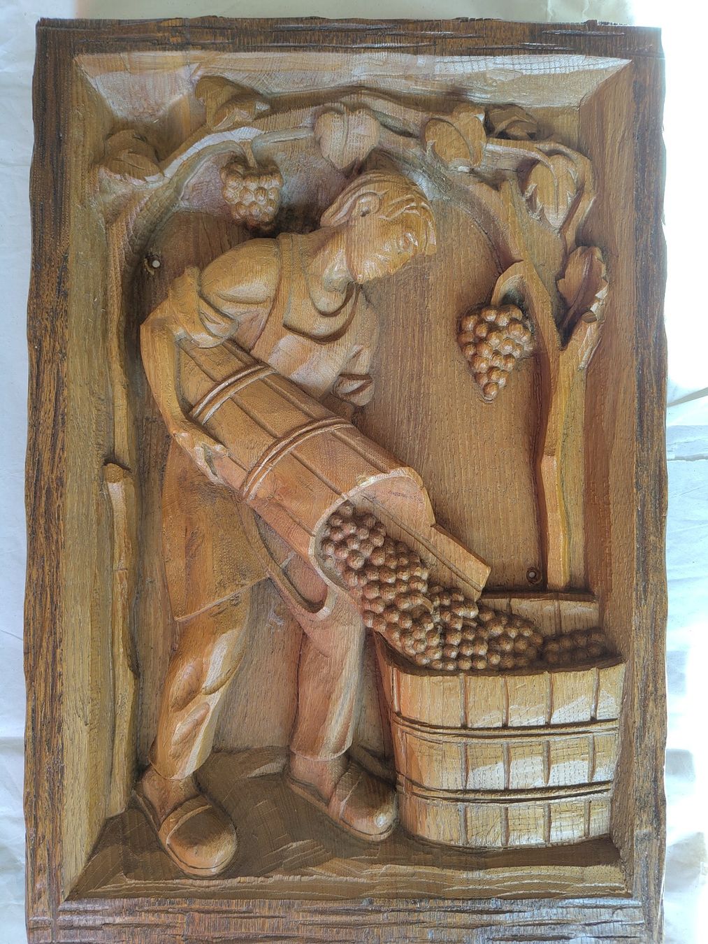 Skulpturen & Statuen: 3 Holzreliefs mit Thema Weinernte – Gebraucht aus Sarnen von DokRak