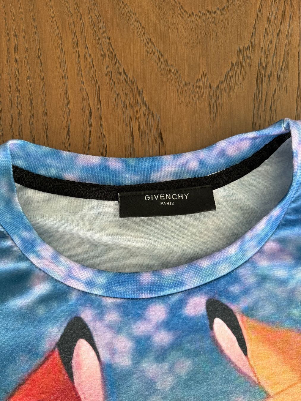 Givenchy T-shirt: Givenchy Paris Bambi T-shirt  – Usato da Davesco-Soragno venduto da tin_6xjv 2