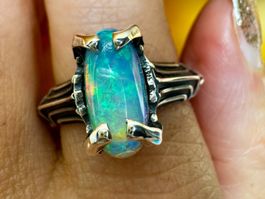 Ring in Silber mit äthiopischem Opal –Unikat –Design-Solitär
