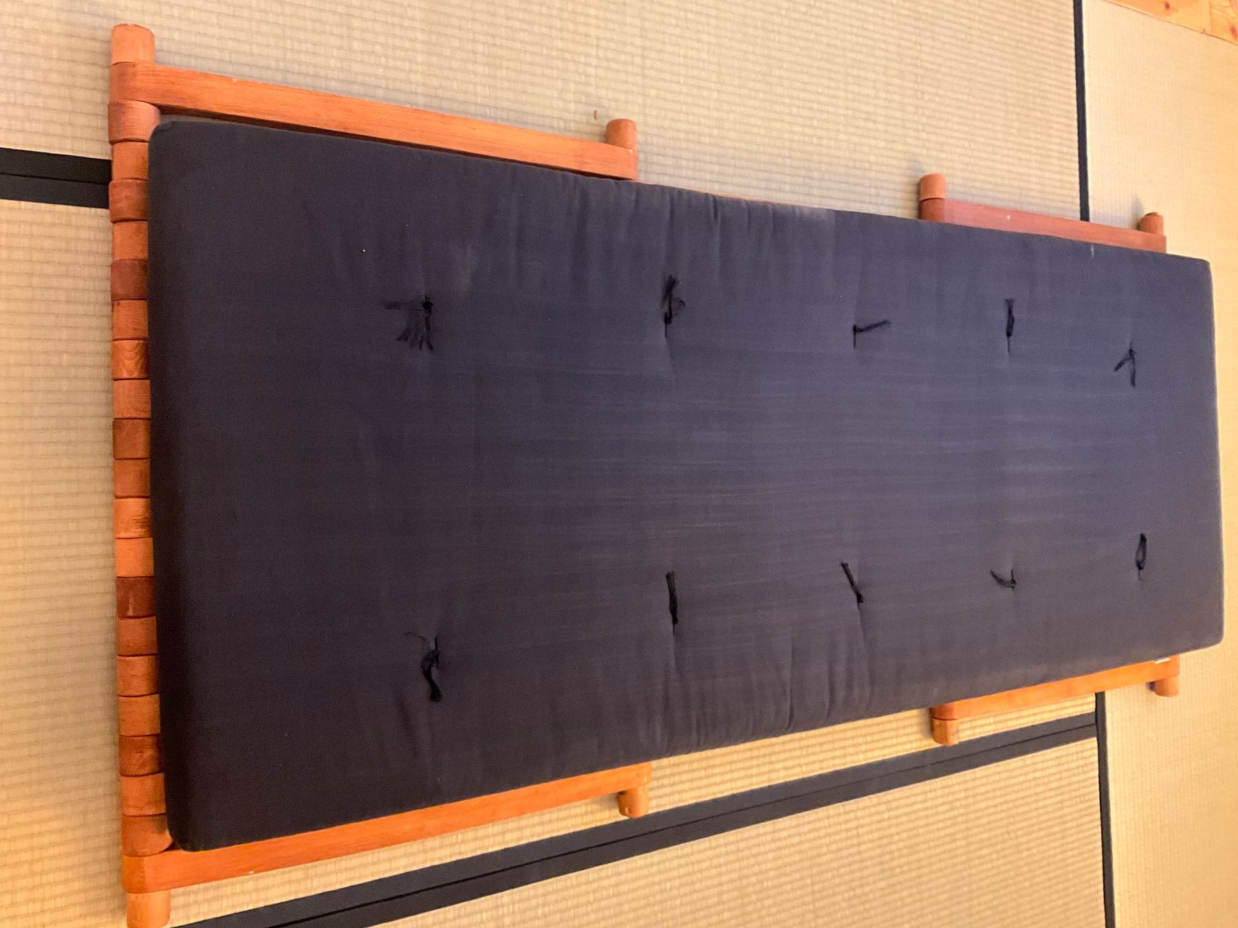 Poltrone: Sato Lounge Sessel, transformierbar in einen Lattenrost/Bett – Usato da Basel venduto da Hen82 1