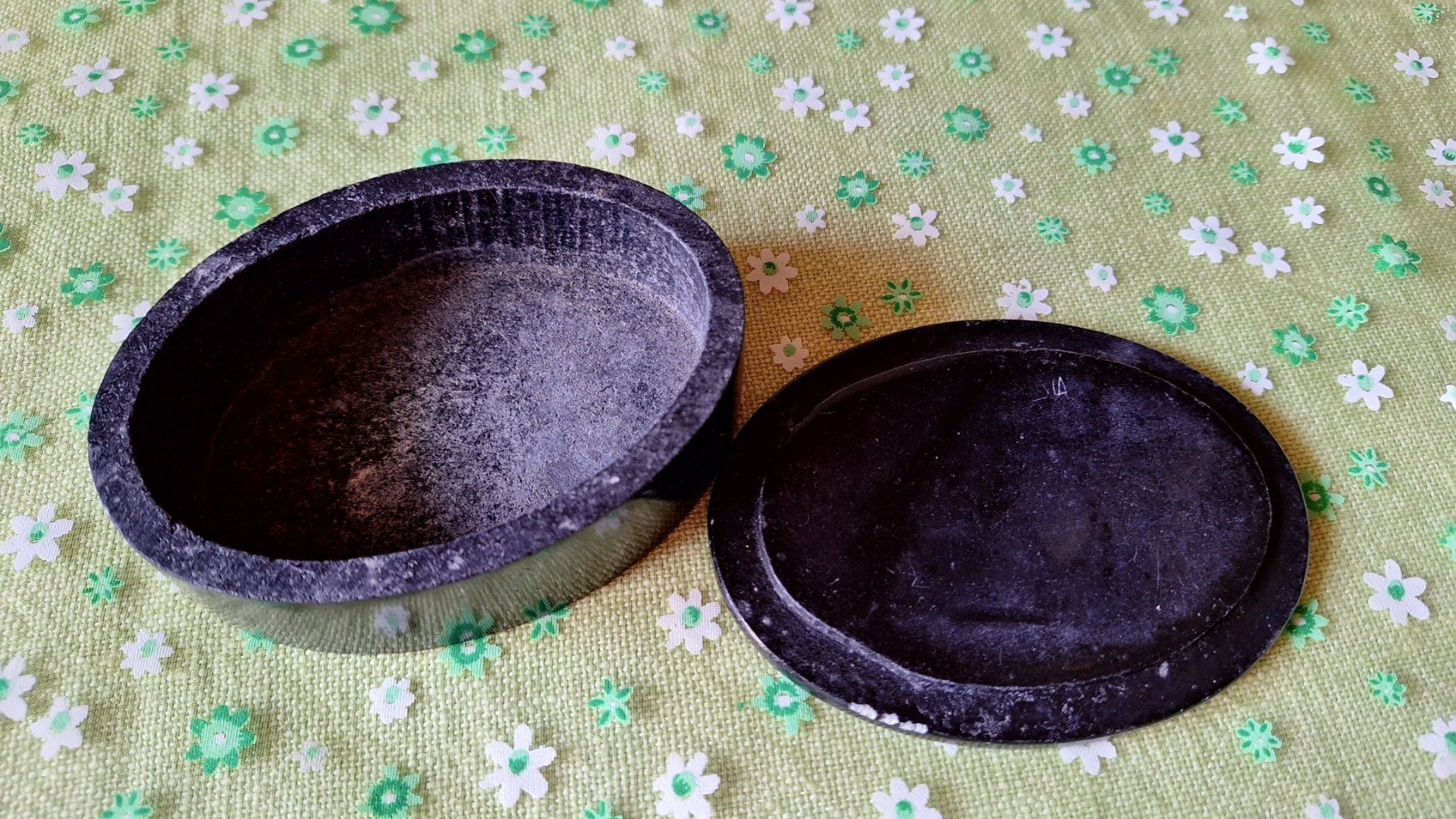 Tutte le decorazioni: Steindose , schwarz oval – Usato da Arlesheim venduto da shopradl 2