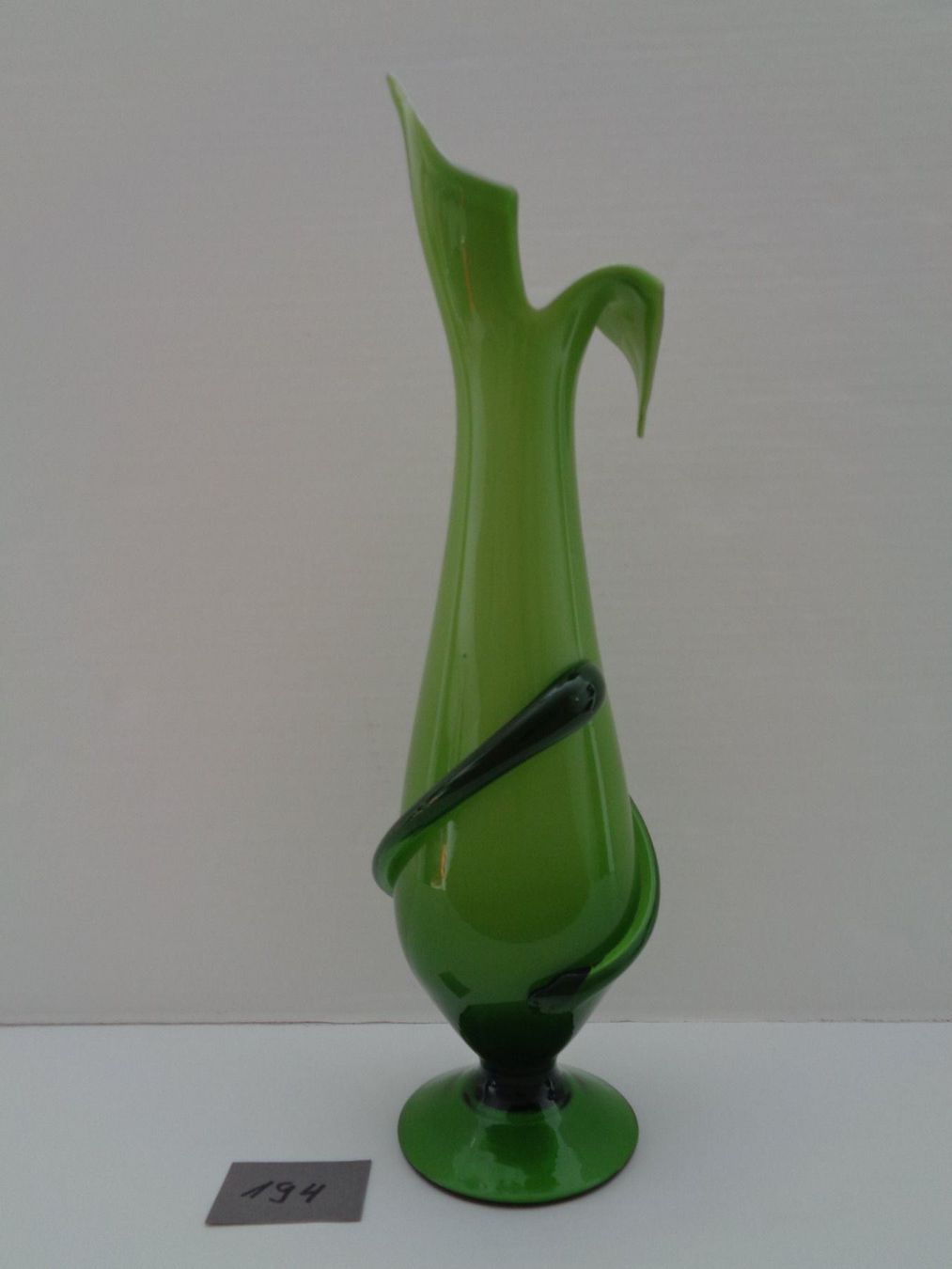 Murano Vasi & Recipienti: Murano Schnabelvase Opaline grün – Usato da Chur venduto da omonia