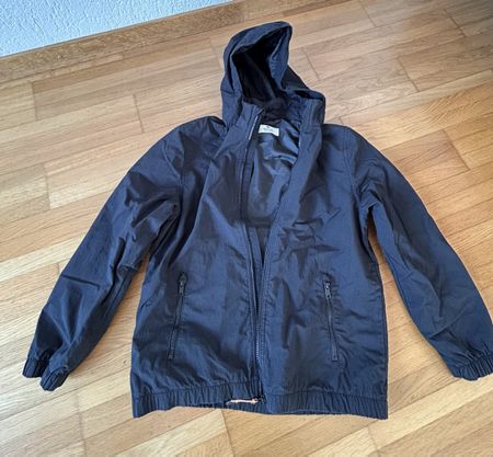 Übergangsjacke mit Kapuze Grösse 146 schwarz Top Zustand