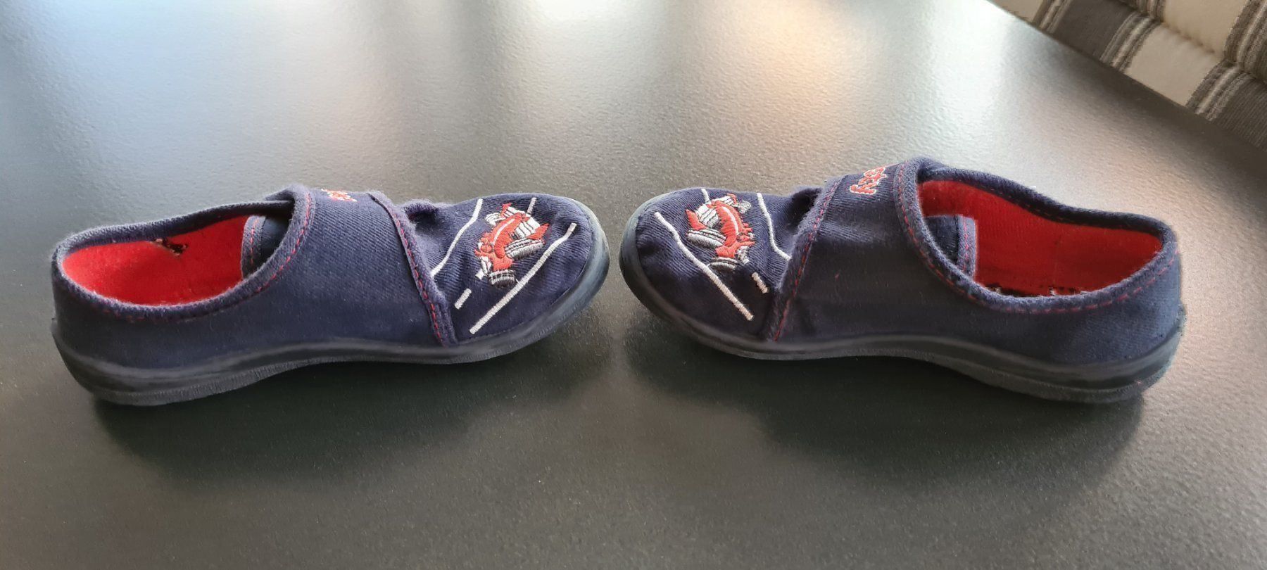 Scarpe per ragazzi: Finken Hausschuhe Gr.29 Rennauto – Usato da Obergösgen venduto da schesom 1