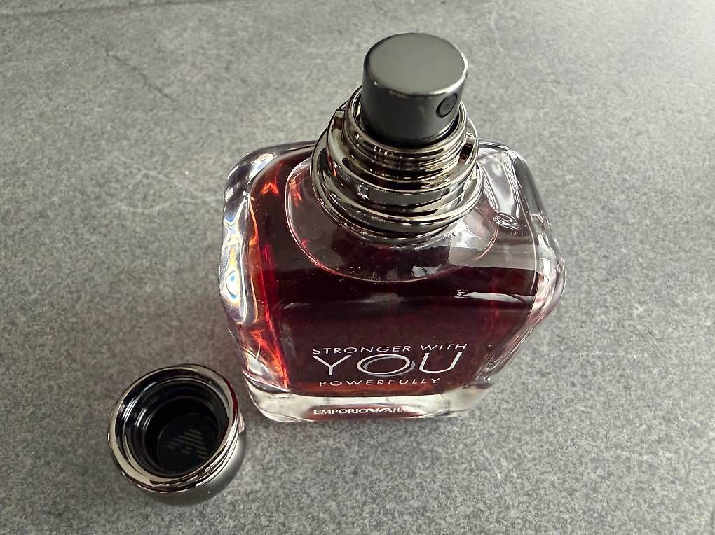 Armani Profumi & Eau de Toilette: Giorgio Armani Parfüm "Stronger With You Powerfully" – Nuovo (secondo la descrizione) da Langenthal venduto da fleurlumineuse 2