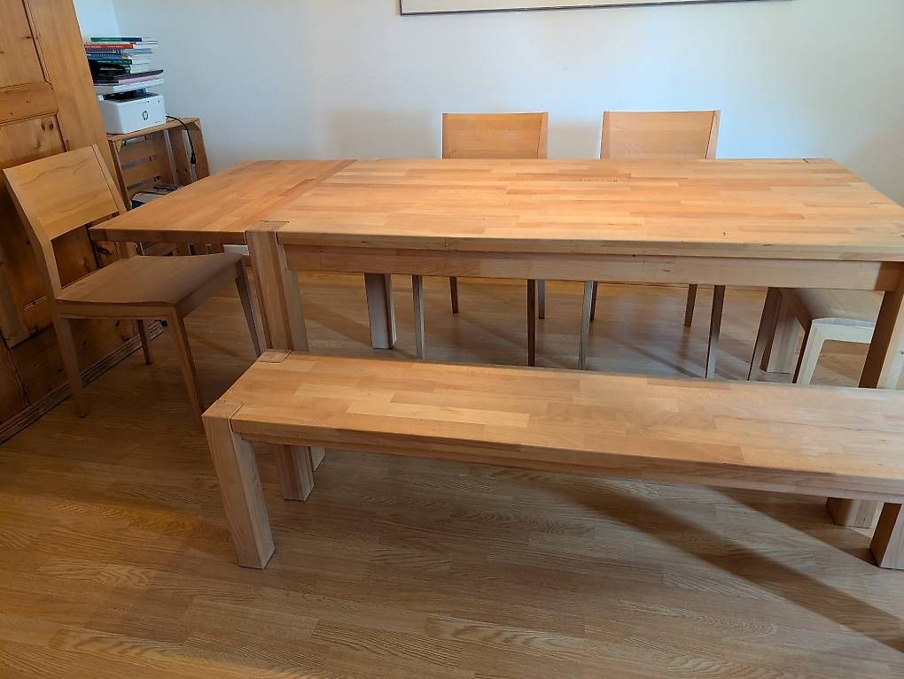 Set de table et chaises: Esstisch mit 4 Stühlen und einer Bank – D'occasion à Bern par sim_zzs9 1