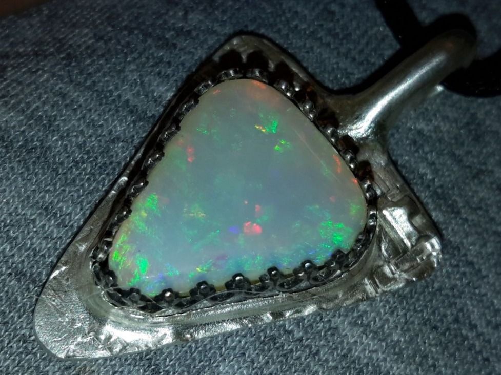 Ciondoli: Silberanhänger mit australischem Flashfire Kristall Opal – Nuovo e nell'imballaggio originale da Uerkheim venduto da Winwinner 8