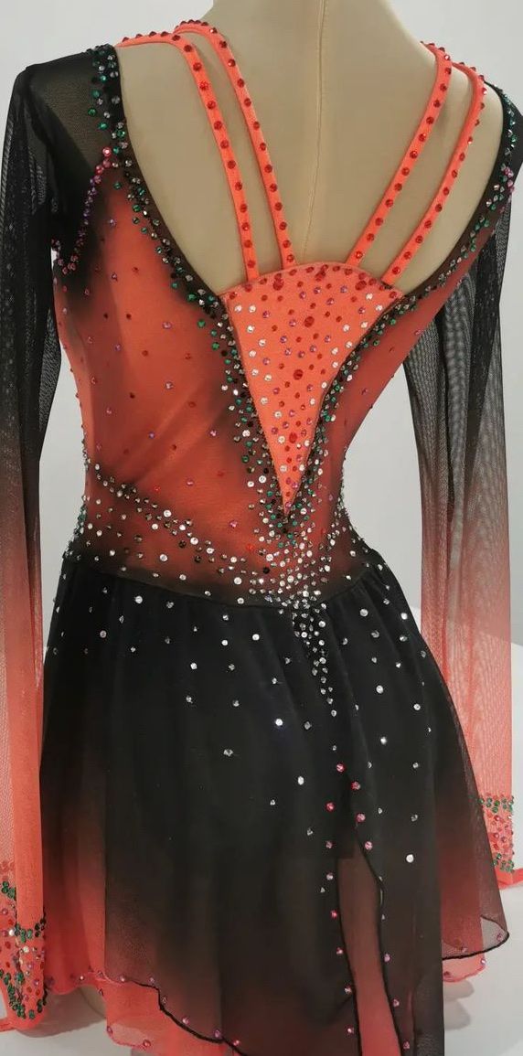 Vestiti & Gonne: Kürkleid Eiskunstlauf gr.14 j.=34 – Usato da wettingen venduto da MCX4 3
