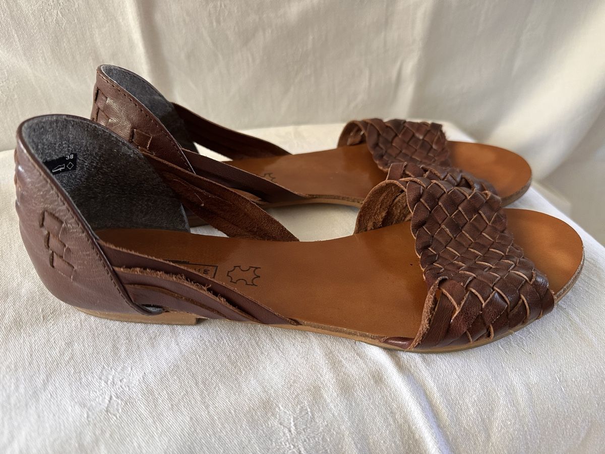 Scarpe da donna: Sommer Ledersandalen Nr. 38 – Usato da Stabio venduto da MAARINAA 1