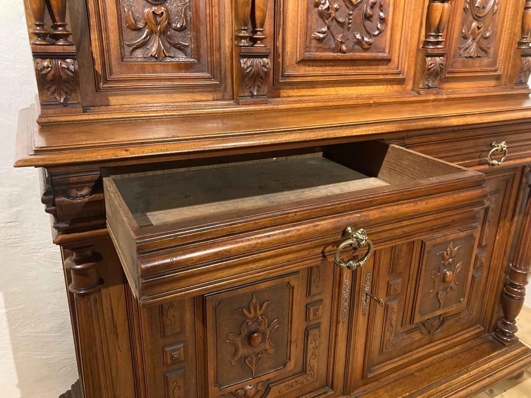 Credenze: Nussbaum Barock Massivholz Buffet – Usato da Burgistein venduto da Hohlenwegen 2