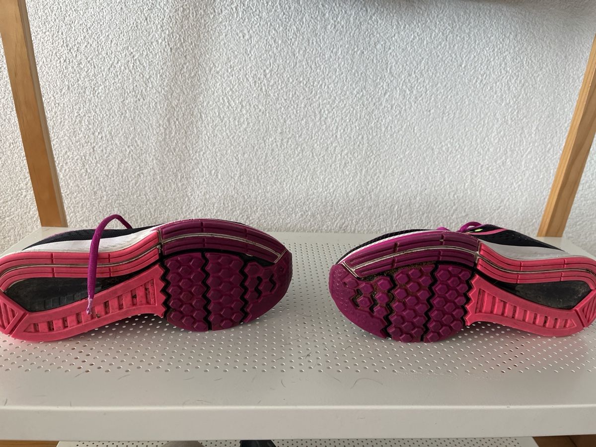 Damenschuhe: Nike noire et rose – Neu (gemäss Beschreibung) aus Mont-sur-Lausanne von Pioutch 1