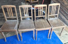 Lot de 4 anciennes chaises en bois 