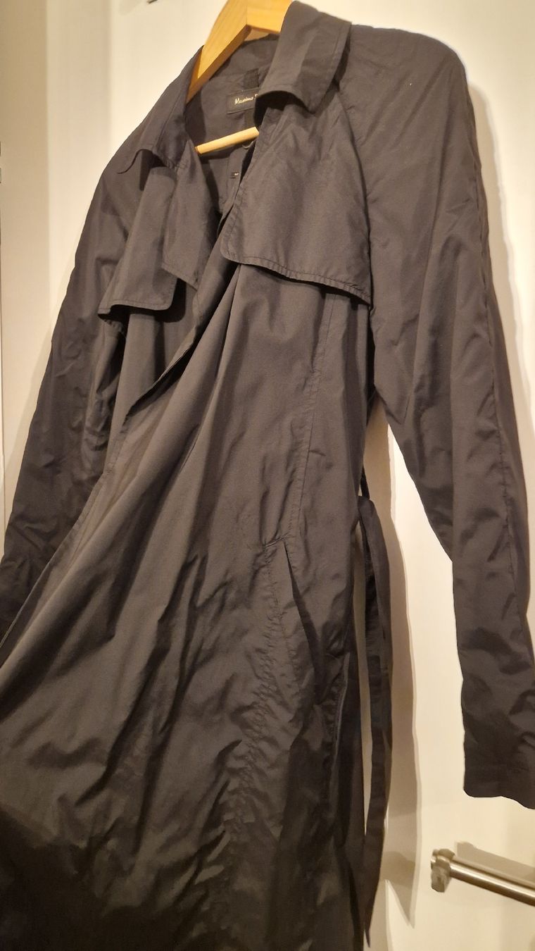 Massimo Dutti Mäntel: Massimo Dutti Trench Coat Black – Gebraucht aus Winterthur von Zuwenigplatz 2