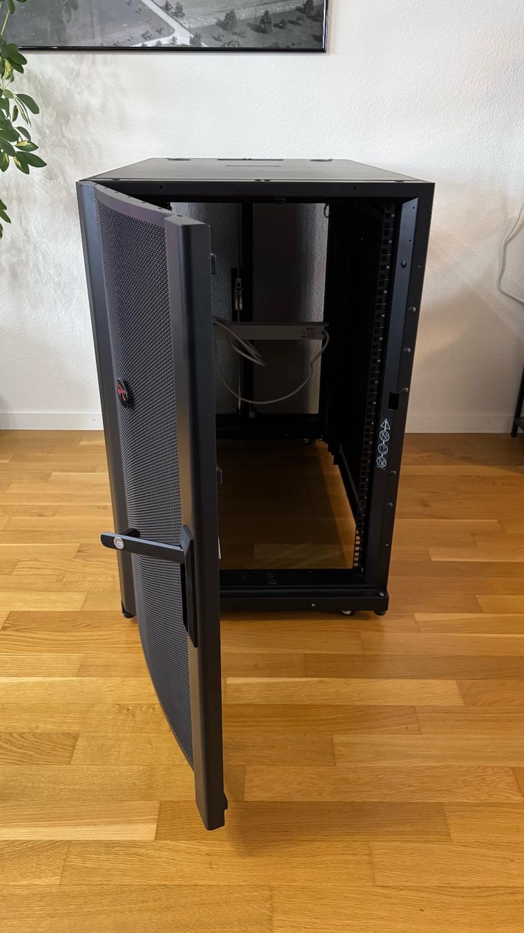 Apc Racks & Cavalletti: Rack - APC NetShelter (SX Cabinet) – Nuovo (secondo la descrizione) da Henggart venduto da Welcome04 4