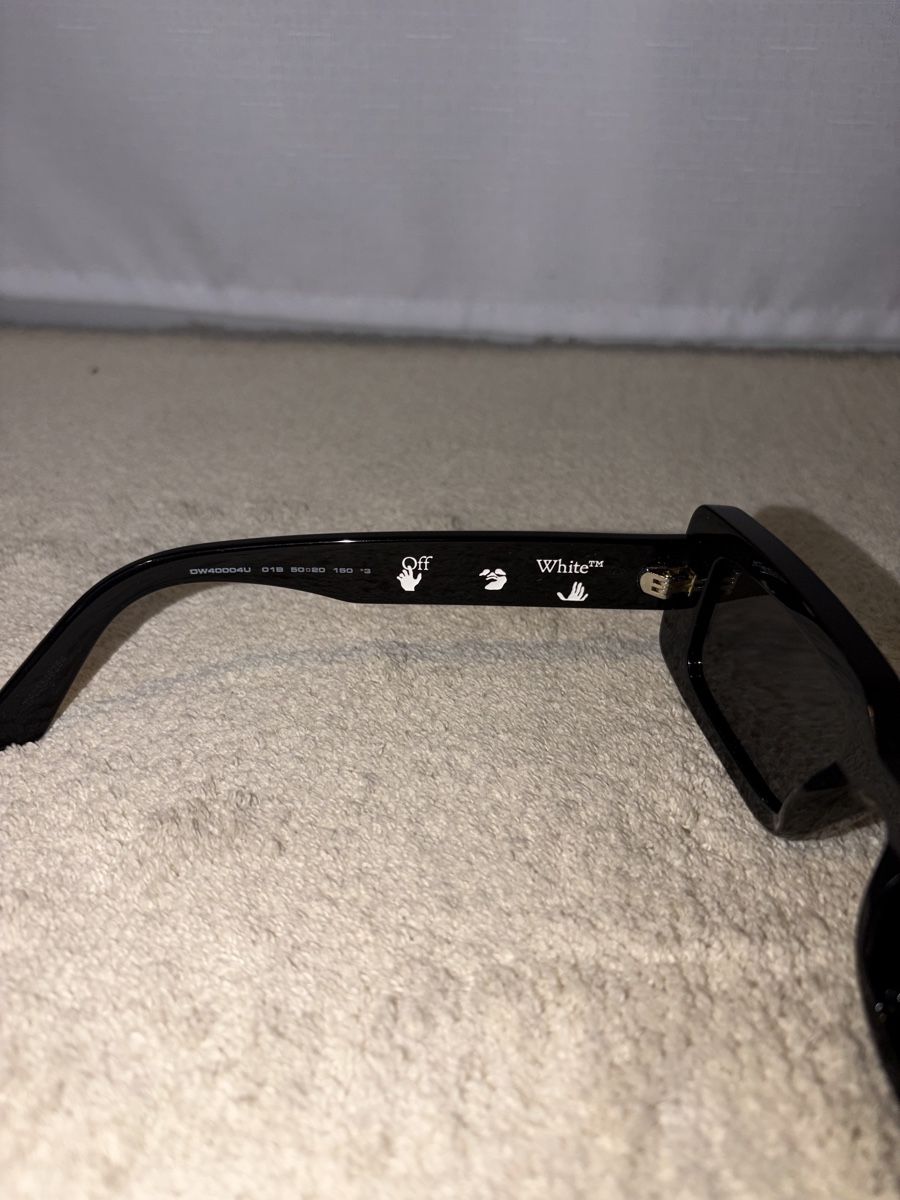 Off-White Occhiali & Lenti: Off-White Arthur Sonnenbrille Schwarz – Usato da Visperterminen venduto da lgresell 5