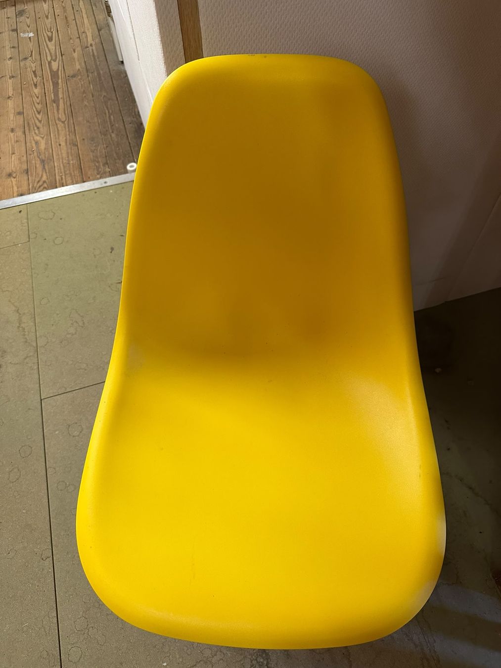 Stühle: Designer Chair – Retro / Eames Style – Neu (gemäss Beschreibung) aus Zürich von mat_5gkp 3