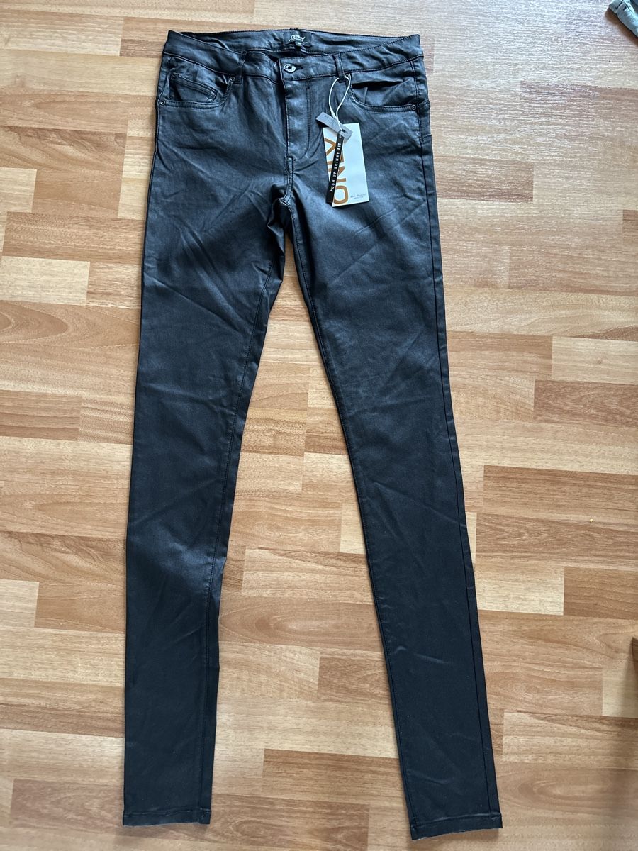 Only Pantaloni: ONLY Hose Gr. 40 Schwarz NEU – Nuovo e nell'imballaggio originale da St. Gallen venduto da mai_gd7k