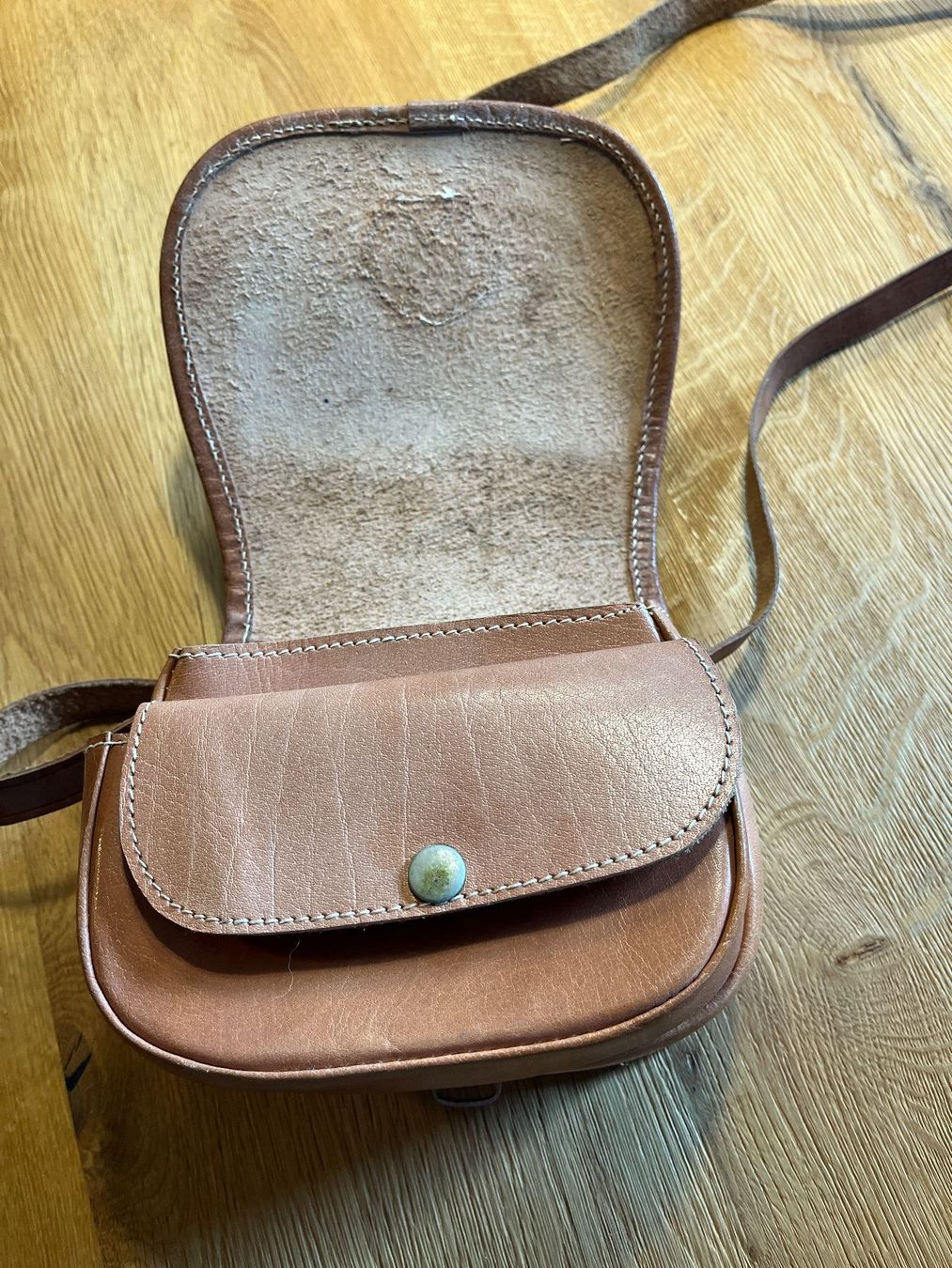 Borse da donna: Umhängetasche /// Vintage – Usato da Brittnau venduto da Zofigerin 1