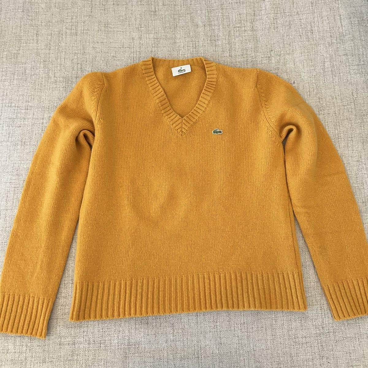 Lacoste Pullover & Sweatshirts: Lacoste Pullover V-Ausschnitt Grösse 38, eher 34-36 – Gebraucht aus Ebikon von luu_2x95 8