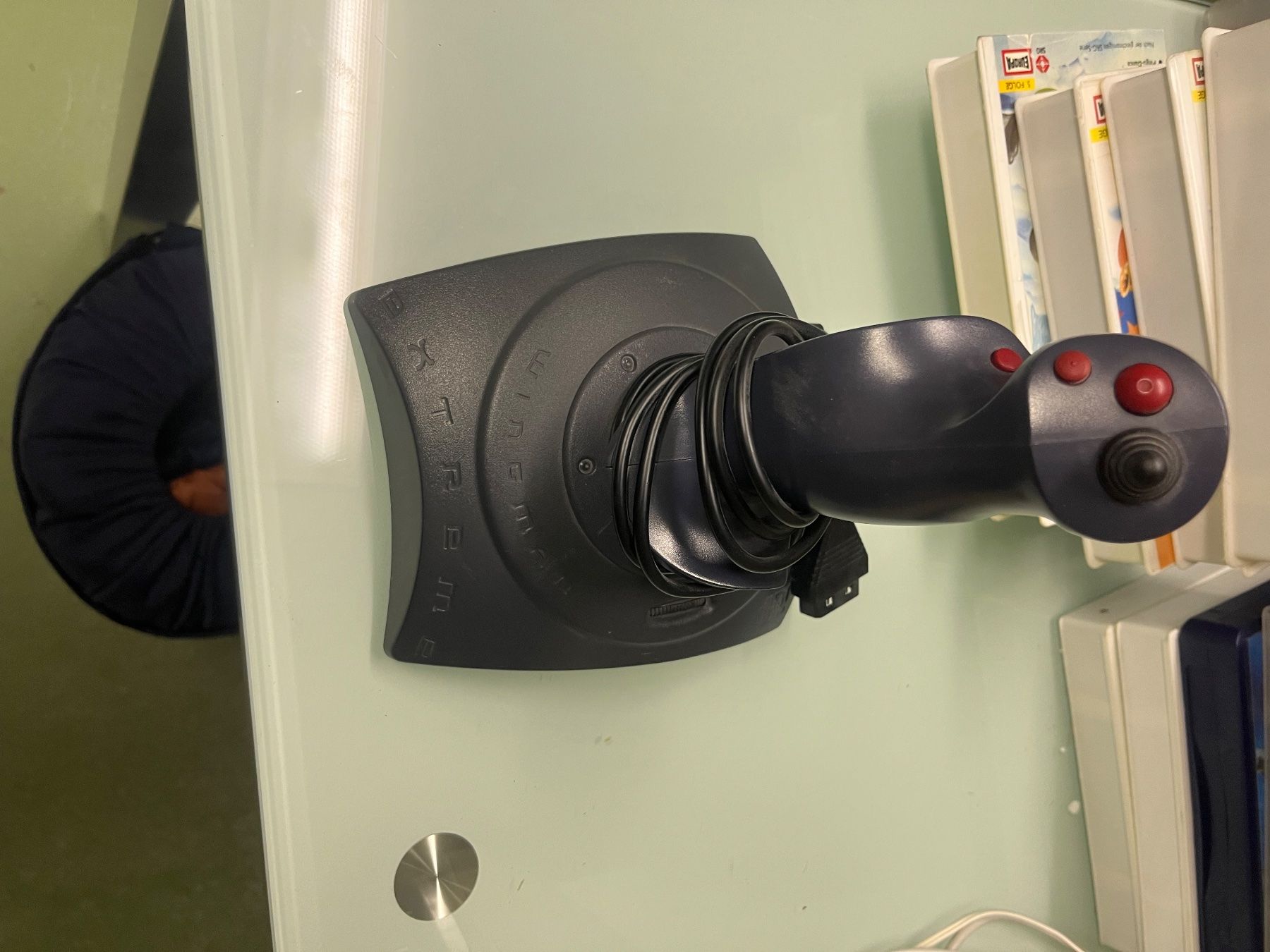 Manettes: Kult-Joystick aus den 90ern! – D'occasion à Bever par Traumeli