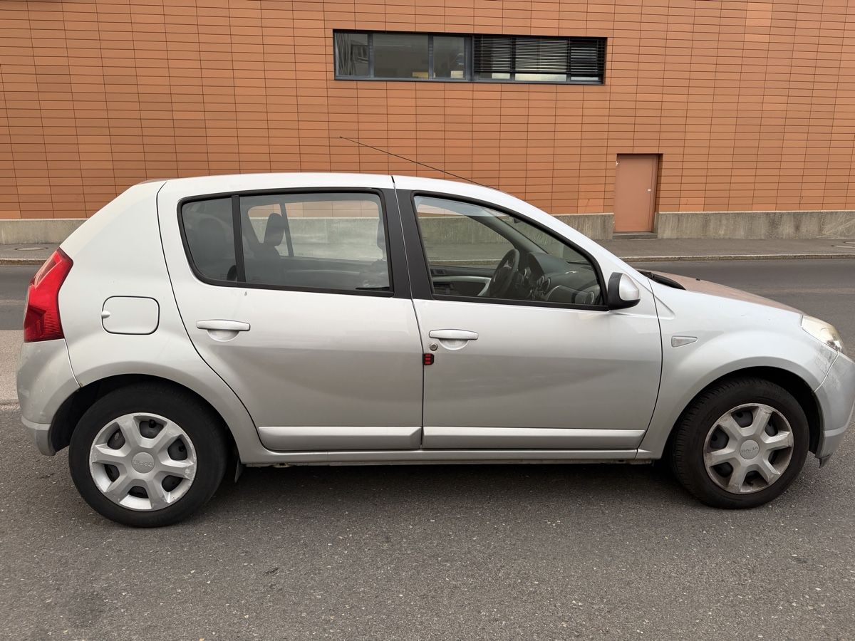Dacia Autos: Dacia sandero – Défectueux à La Chaux-de-Fonds par Transportchezmax 2