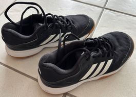 Gut erhaltene Hallenschuhe, Gr. 36