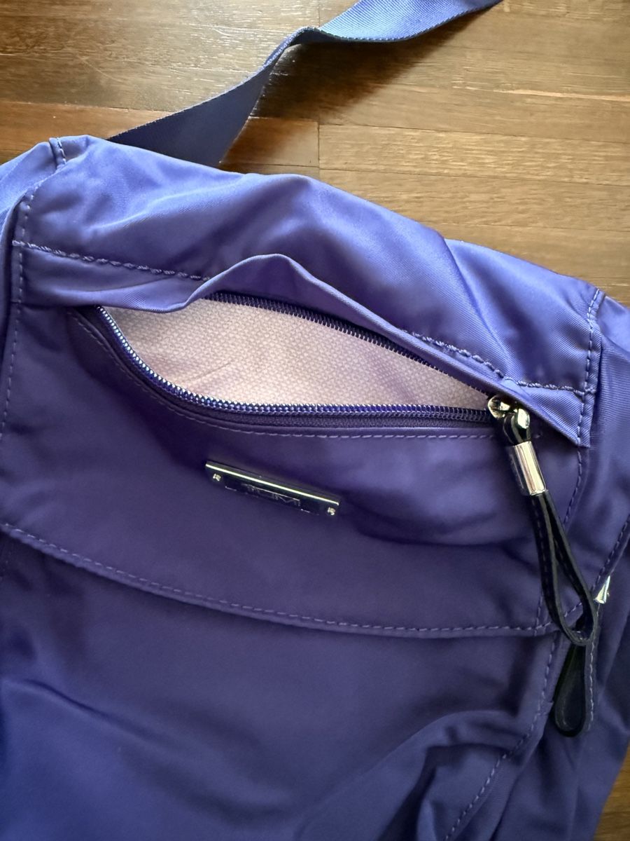 Tumi Borse da donna: Tumi Damen Umhängetasche, Lila – Usato da Winterthur venduto da hera05 4