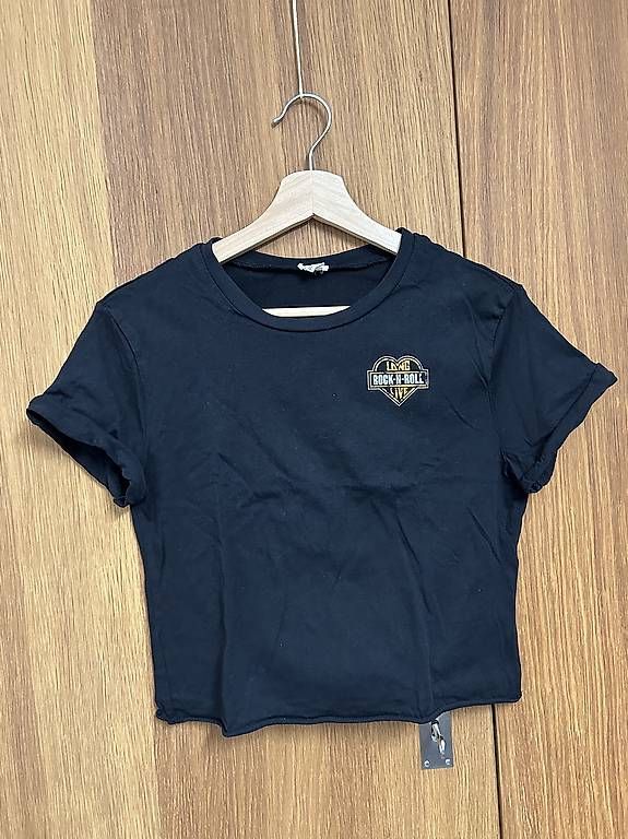 T-shirt: schwarzes T-Shirt mit Backprint – Usato da Gais venduto da T_iziana