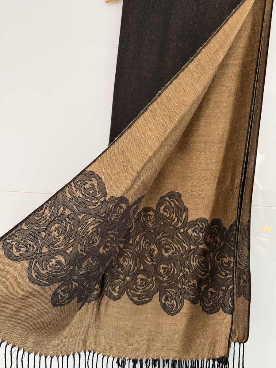Foulard & Sciarpe: 100% Kaschmirschal dunkelbraun mit Rosenmuster – Usato da Grenchen venduto da servet.t 1