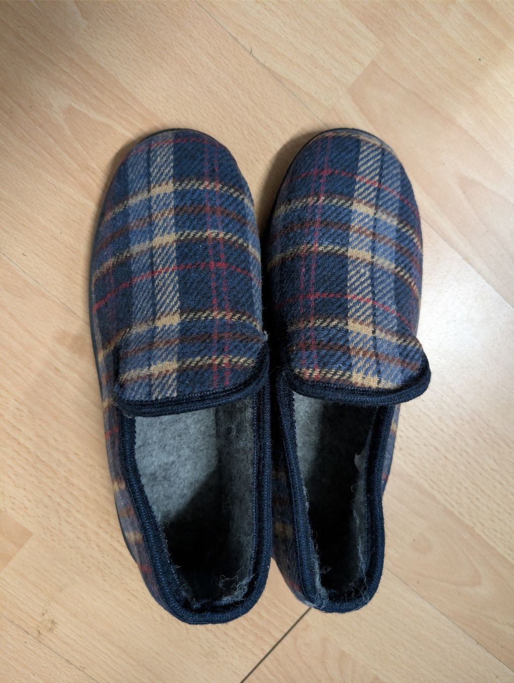Scarpe da uomo: Hausschuhe 40 NEU – Nuovo (secondo la descrizione) da Bern venduto da berneroberlaenderin