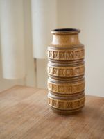 Vase deutsche Reliefkeramik 1970s ocker vintage fat lava