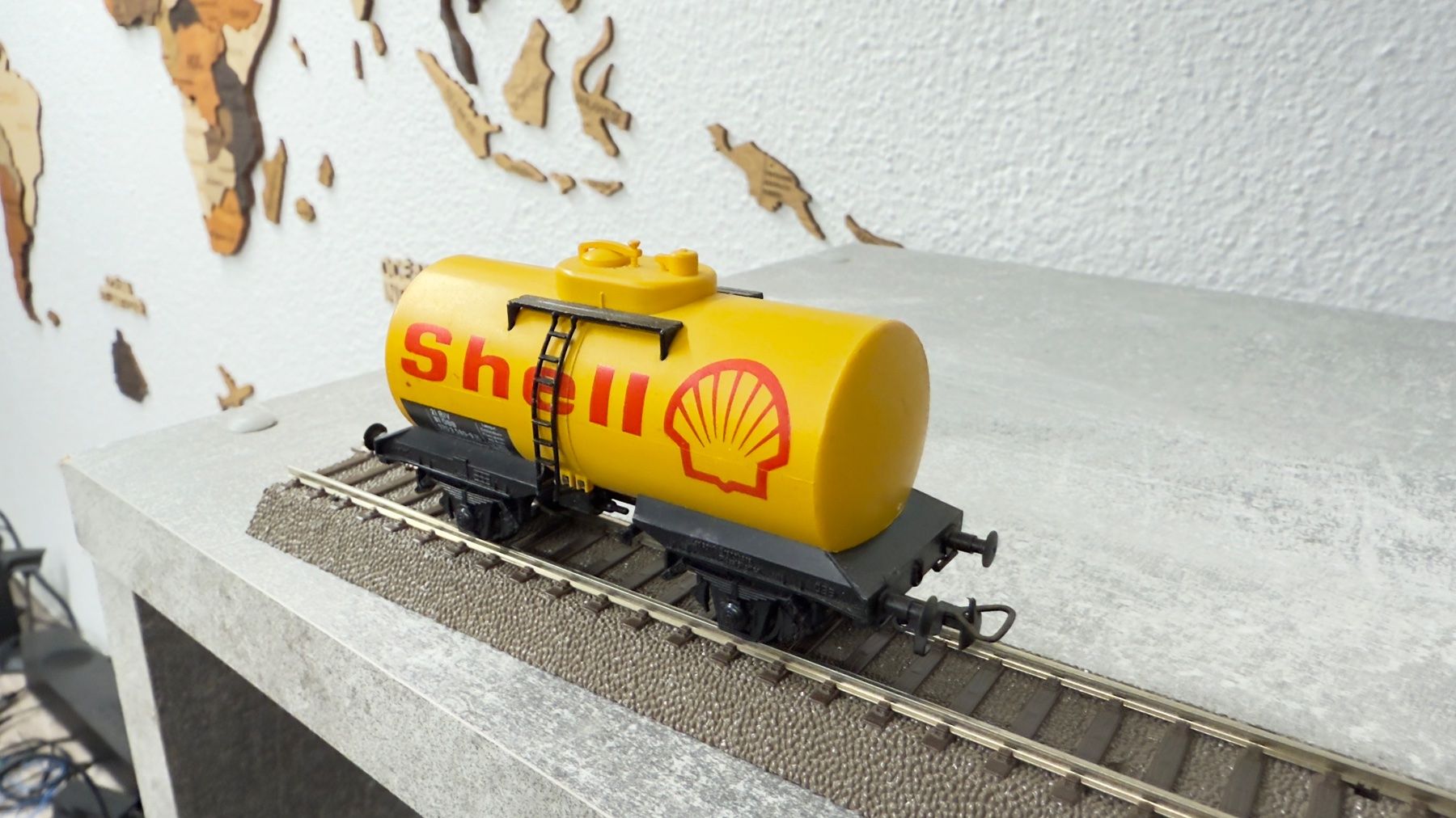 Kleinbahn Modellini di ferrovie: Kleinbahn Shell Tankanhänger H0 / DC mit EVP – Usato da Schlieren venduto da rat_lq6b 2