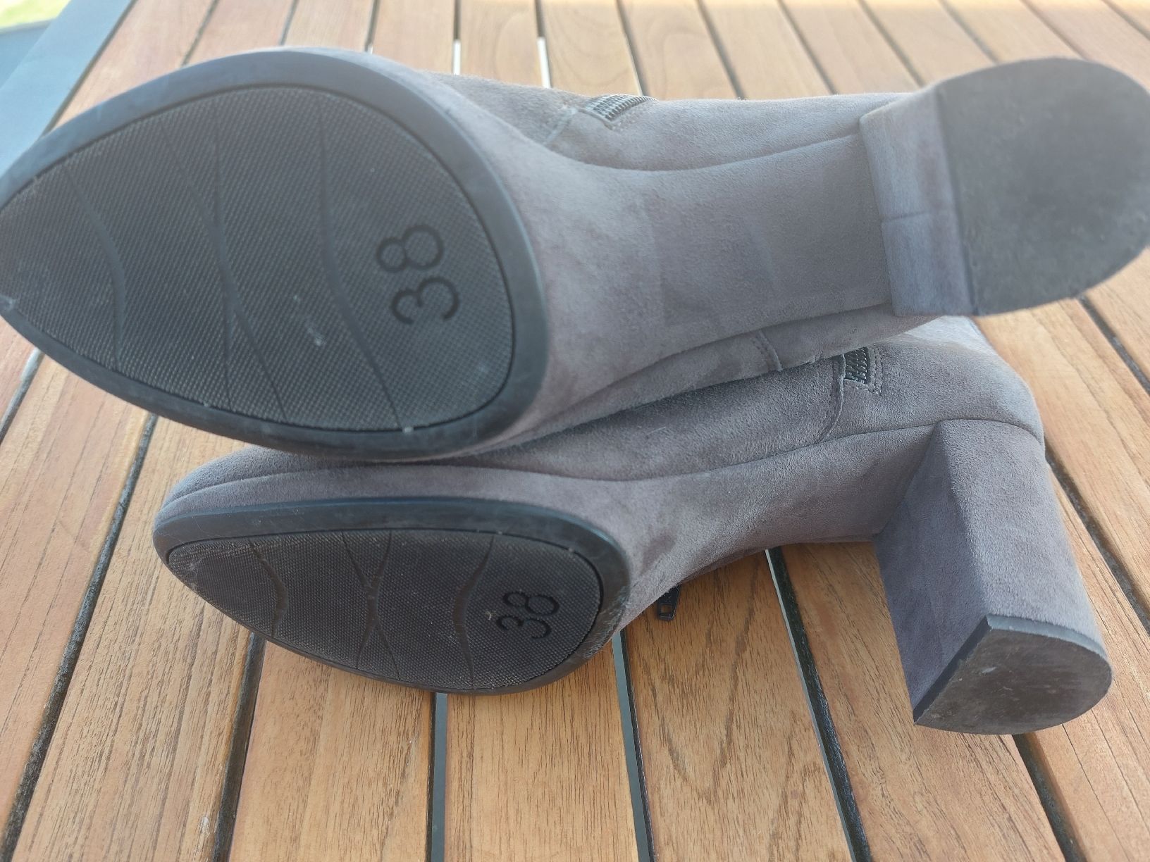 Unisa Scarpe da donna: Wildleder- Stiefeletten von unisa – Usato da Rain venduto da Lillyfra 2