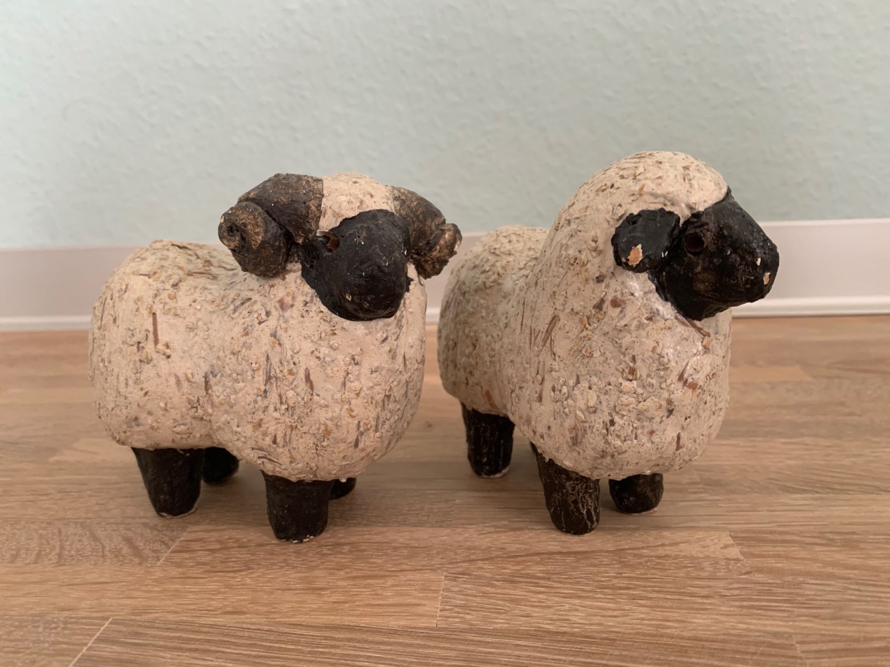 Statuette: Ueli Schmutz Keramik Schaf und Schafbock – Usato da Evilard venduto da Wittilda