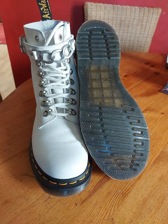 Scarpe da donna: Dr. Martens Boots Leder weiss – Usato da Wolfhalden venduto da Airport2 2