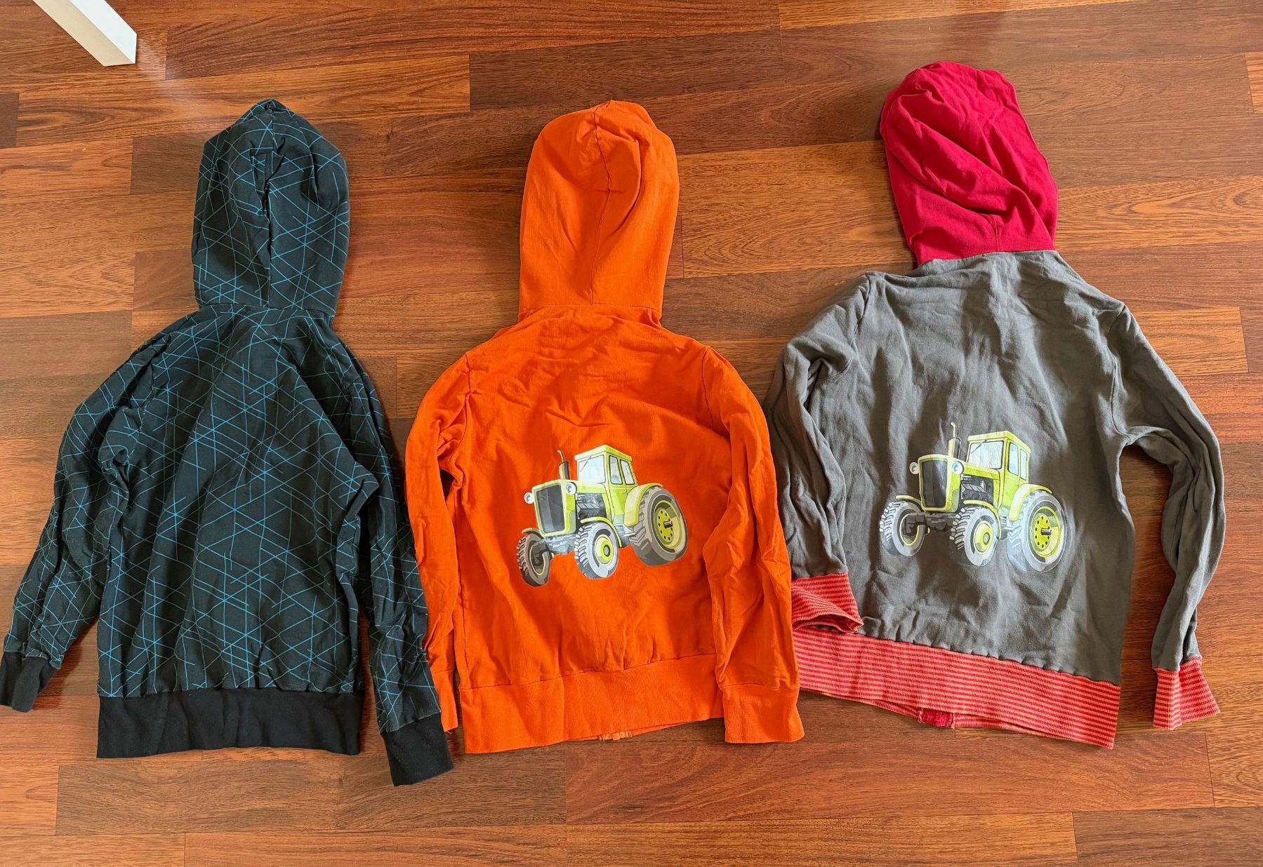 Lotti & Set di vestiti: Kapuzen-Jäggli Set, Grösse 134/140 – Usato da Endingen venduto da wubi 2