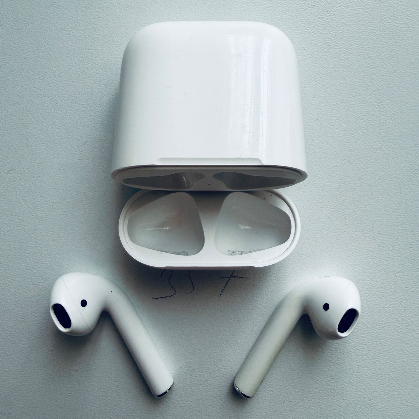 Apple Kopfhörer: Original Apple AirPods 2 Gen. Wireless Kopfhörer & Case – Gebraucht aus Basel von MY.AIRPODS.SHOP 1