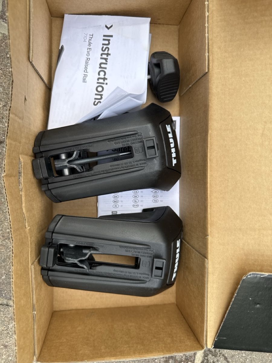 Thule Portapacchi: Thule Evo Raised Rail 7104 – Nuovo (secondo la descrizione) da Wohlen AG venduto da samoali 1