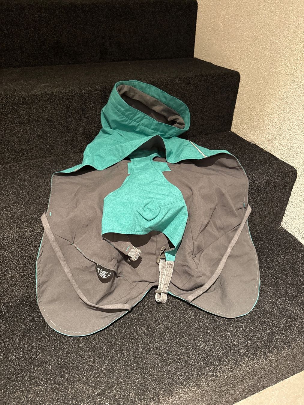 Hurtta Abbigliamento: Hurtta Monsoon Coat ECO peacock 40cm – Nuovo (secondo la descrizione) da Kölliken venduto da pho_2wcw 1
